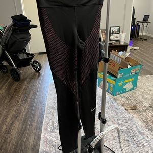 Black & pink Nike running leggings